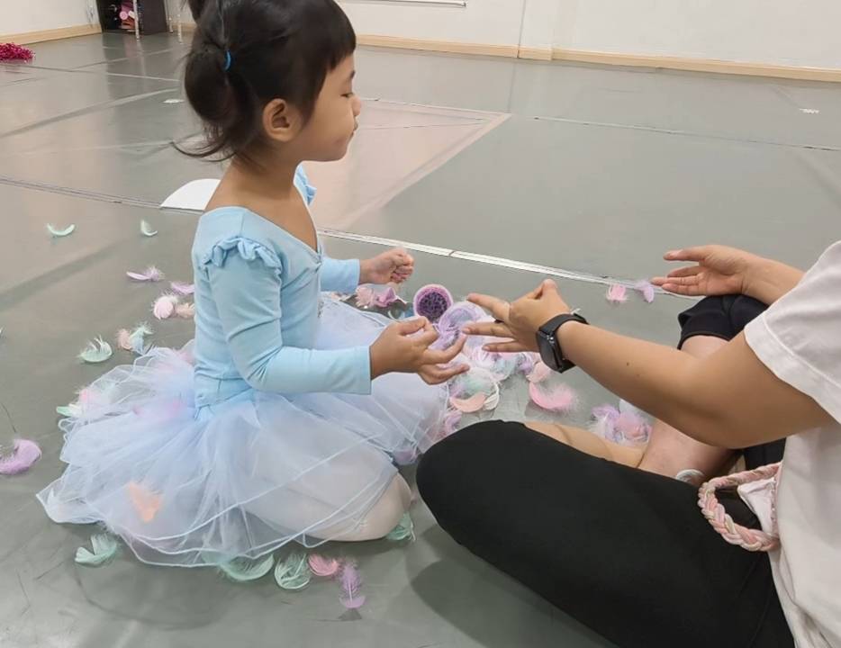 บรรยากาศการเรียนบัลเล่ต์ที่ Ballerista Studio นนทบุรี